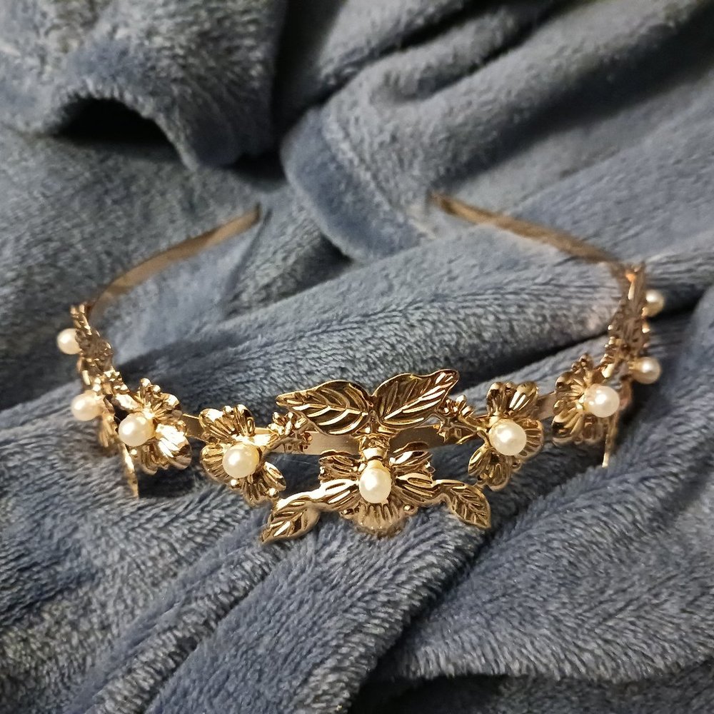 GORGEOUS TIARA